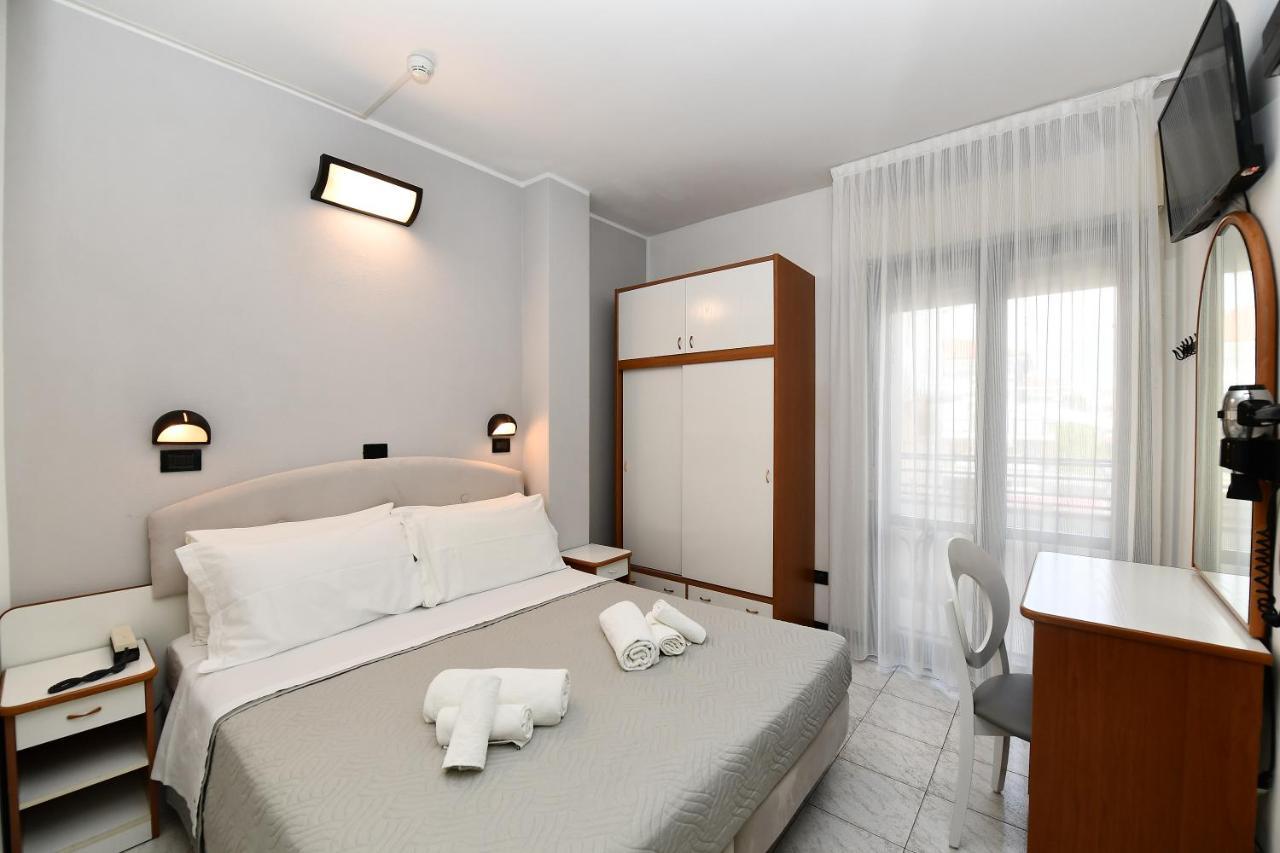 Hotel Criniera D'Oro Rimini Zewnętrze zdjęcie