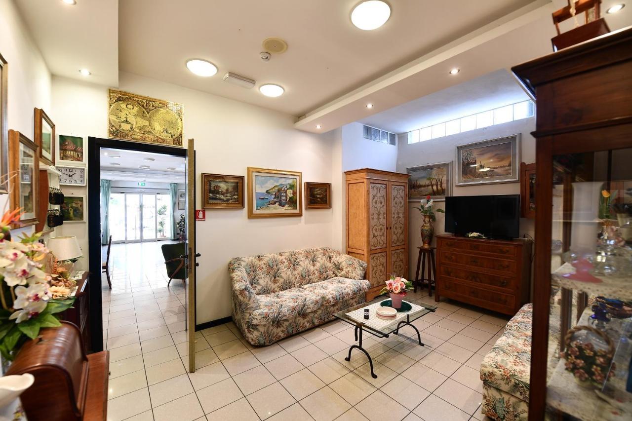 Hotel Criniera D'Oro Rimini Zewnętrze zdjęcie